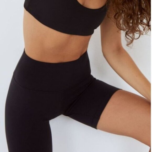 🇨🇦 Aritzia TNA Atmosphere 7" Bike Shorts - Picture 5 of 11